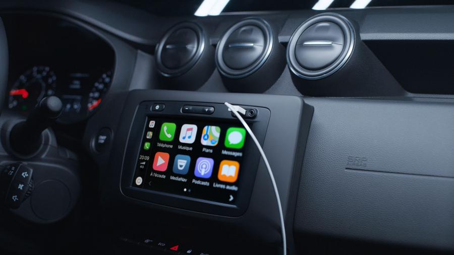 Детали интерьера Dacia Duster Black Collector 2019 года  (фото 7 из 7)